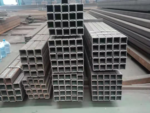 Seamless square tube
