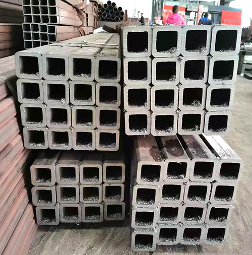 Seamless square tube