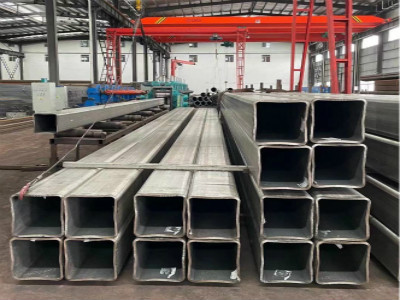 Seamless square tube
