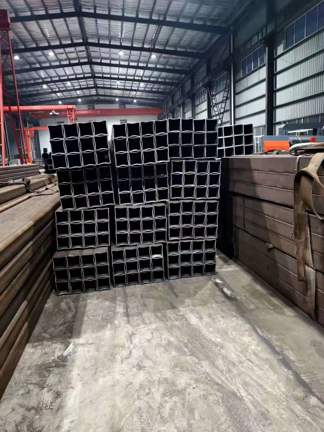 Seamless square tube